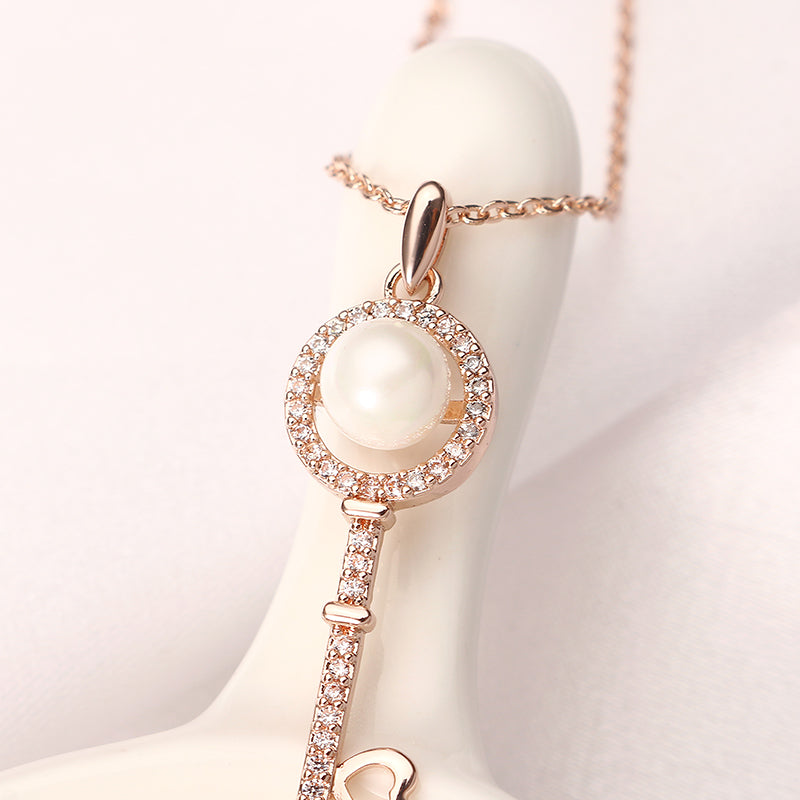 Sweet Rose Gold Plated Artificial Pearl Inlay Heart Key Pendant Shiny Zircon Necklace For Women